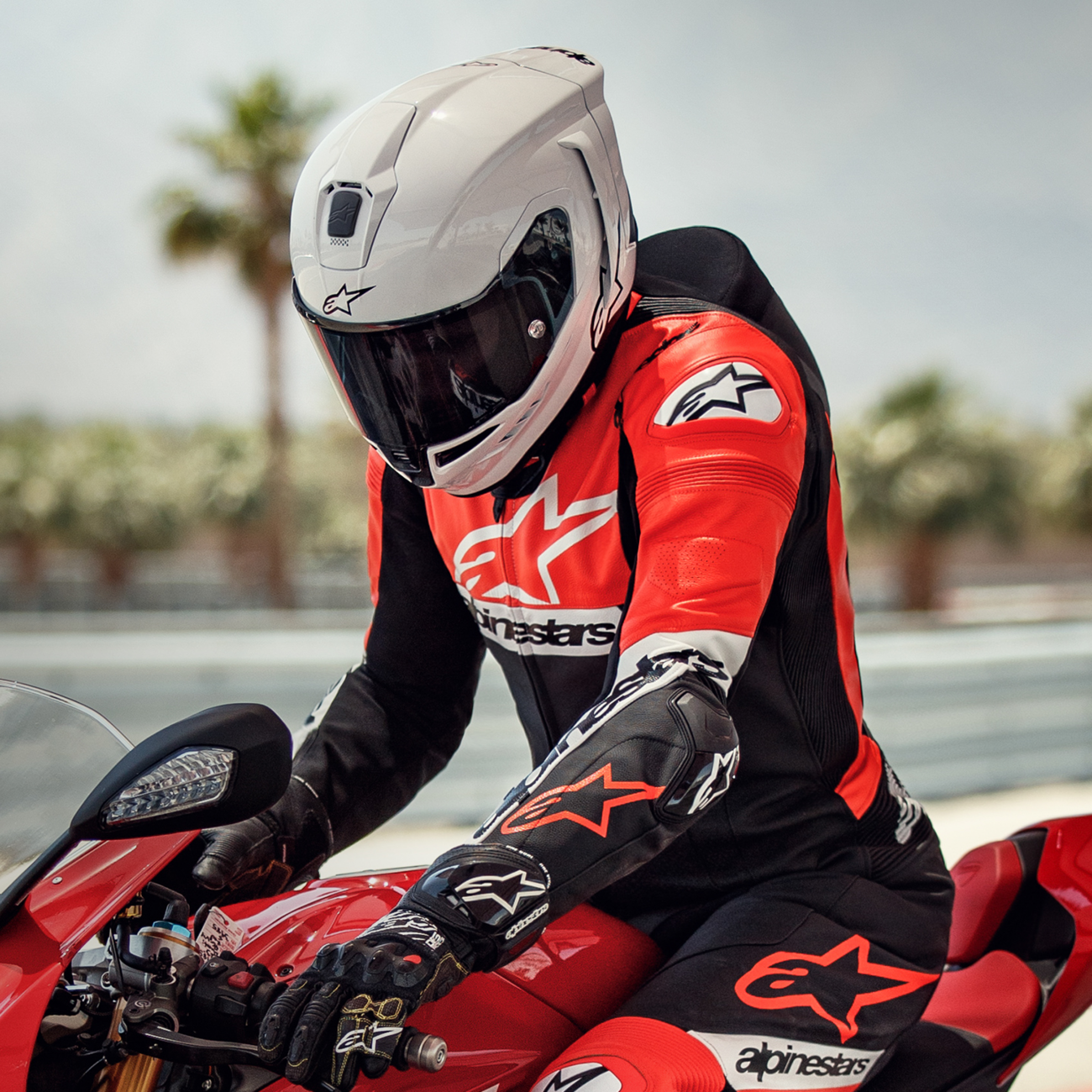 CASCO INTEGRAL ALPINESTARS SUPERTECH R10 BLANCO BRILLO Y NEGRO MATE