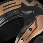 Rodillera Protectora EVS Sports Axis Pro: Soporte Articulado Avanzado Fusión Aluminio Carbono Motocross